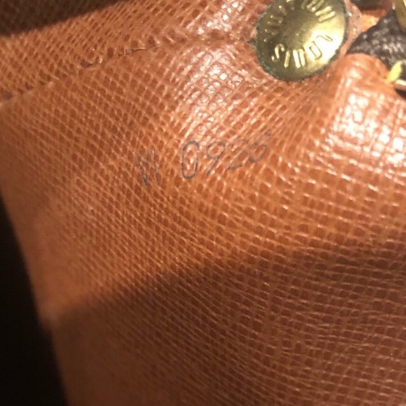 100% Auth. Louis Vuitton - Picture 7 of 8